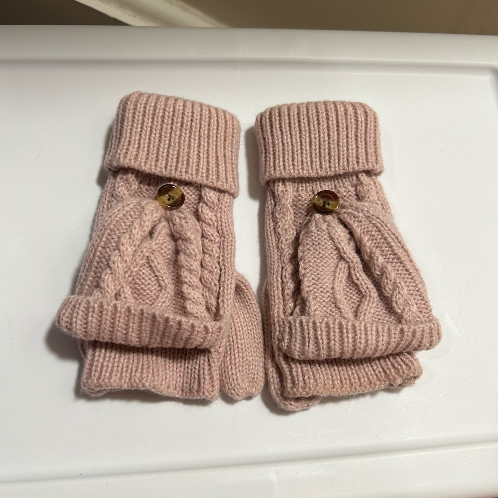Crown Vintage Cable Knit Gloves